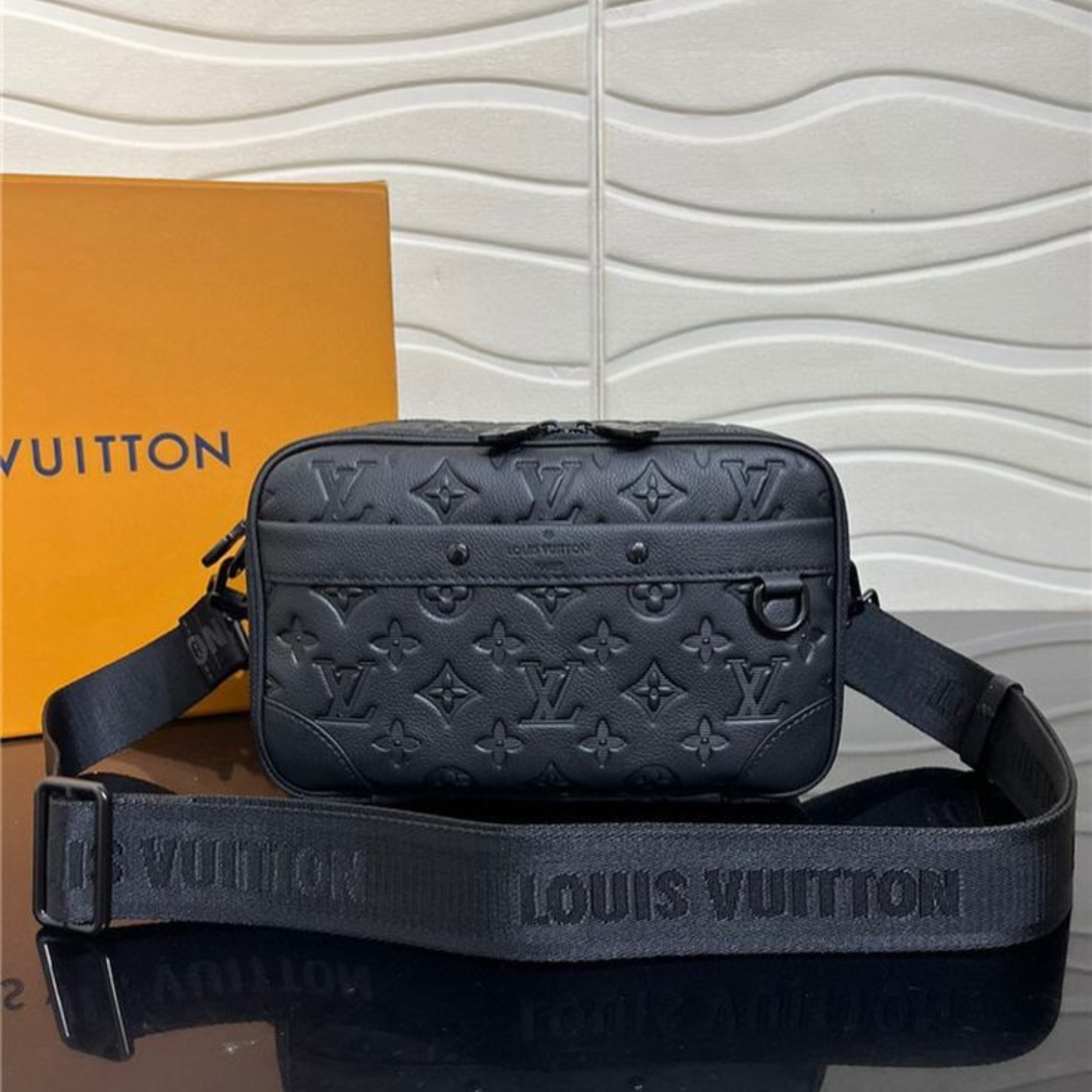 LV Bag Men